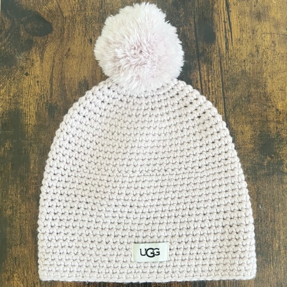 Ugg Knit Beanie With Yarn Pom OS